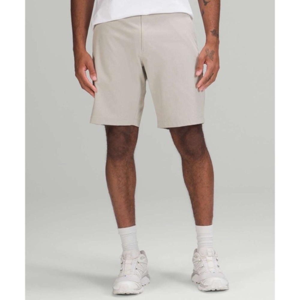 Lululemon Commission Classic-Fit Short 9" *Warpstreme Mens Size 38 waist
